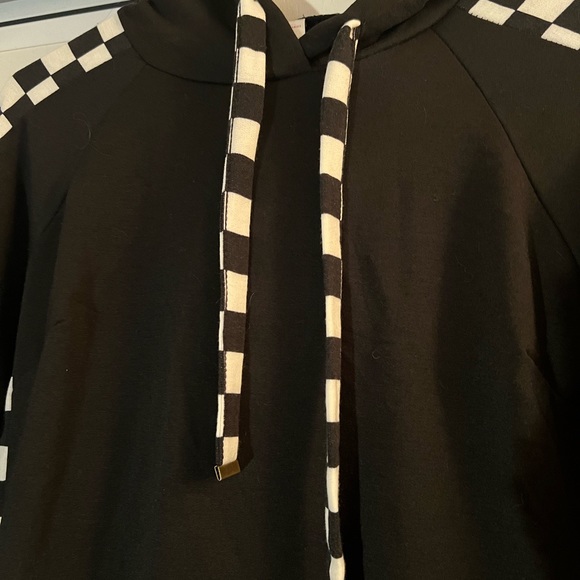 No Boundaries long black and checkered hoodie - Picture 3 of 3